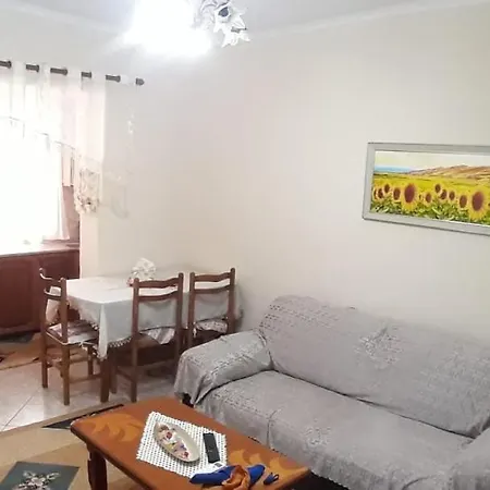 شقة Apartamemt Me Qera Ditore فلورا