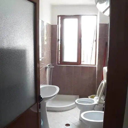 Apartamemt Me Qera Ditore شقة فلورا